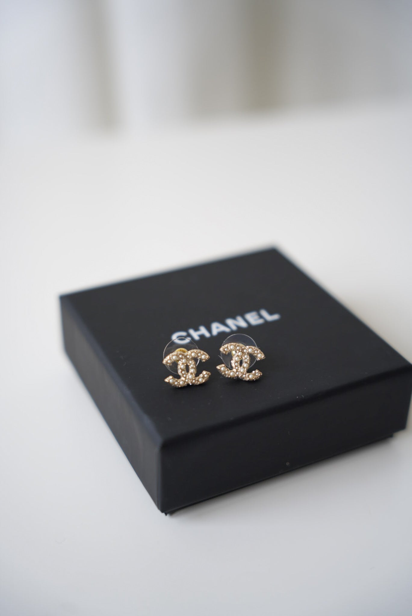 Chanel CC Pearl earrings