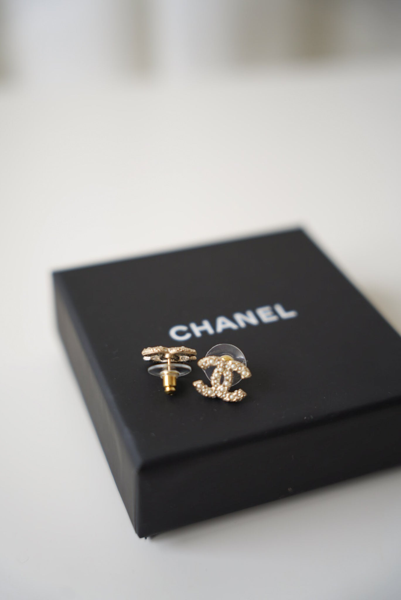 Chanel CC Pearl earrings
