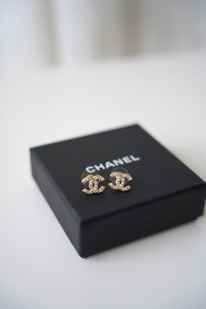 Chanel CC Pearl earrings