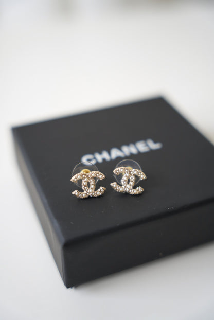 Chanel CC Pearl earrings