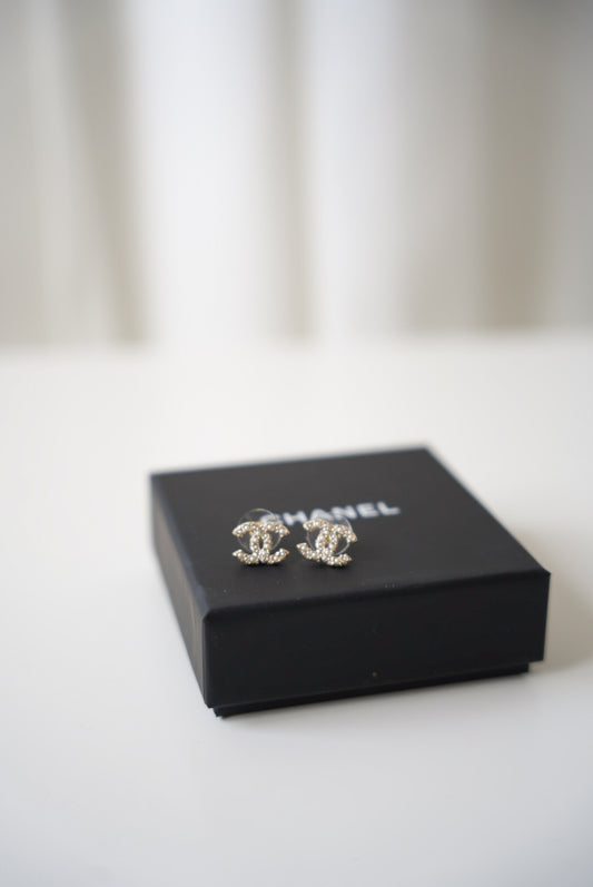Chanel CC Pearl earrings